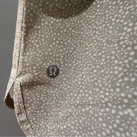 LULULEMON Sheer Gray and white muscle tee tank tap in size S - Picture 4 of 5